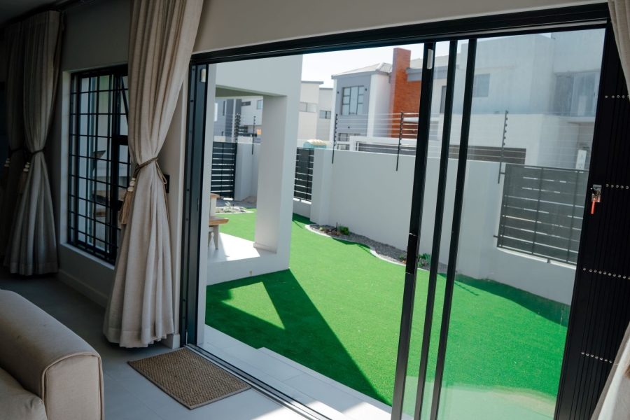 To Let 4 Bedroom Property for Rent in Sandown Western Cape